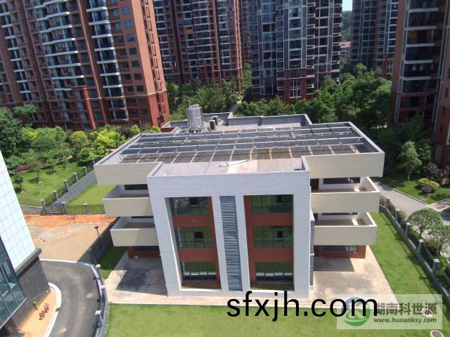 恒生碧水龙庭二期22栋幼儿园屋顶太阳能热水系统