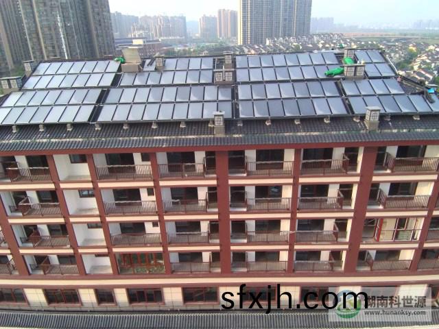 斜屋顶平板太阳能集热系统