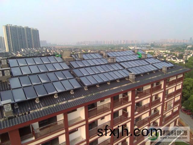 斜屋顶平板太阳能集热系统