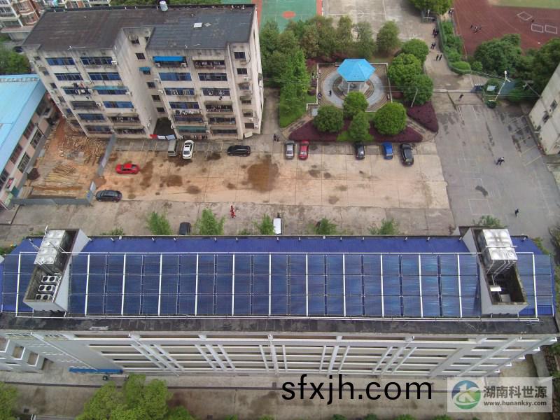 宿舍斜屋顶太阳能热水系统
