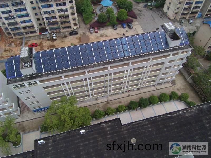 宿舍斜屋顶太阳能热水系统