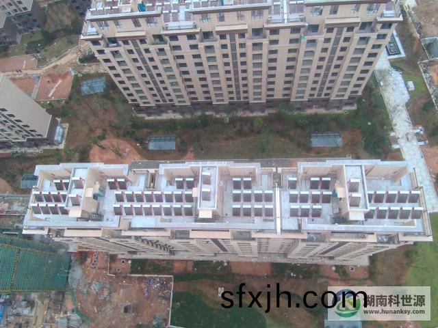 俯视屋顶一体式太阳能热水器