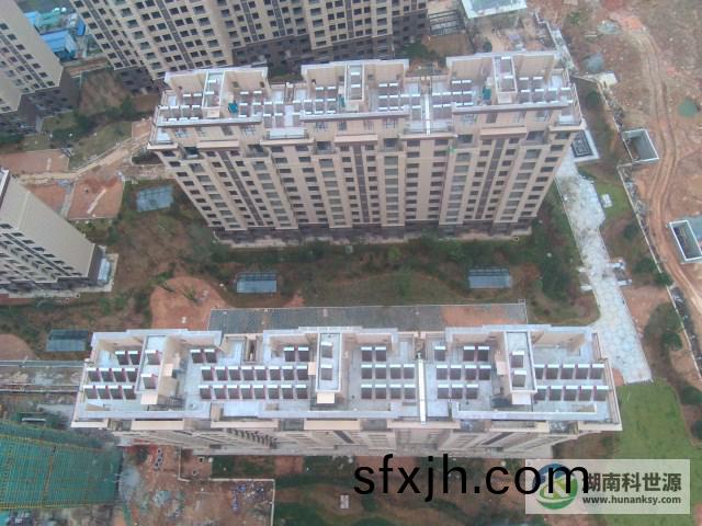 俯视屋顶一体式太阳能热水器