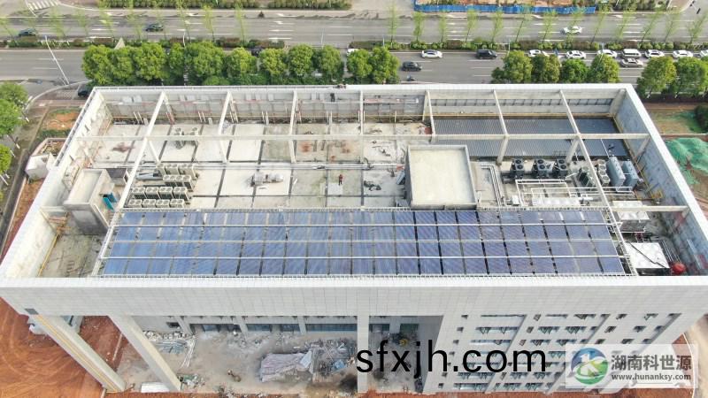 航拍太阳能热水系统