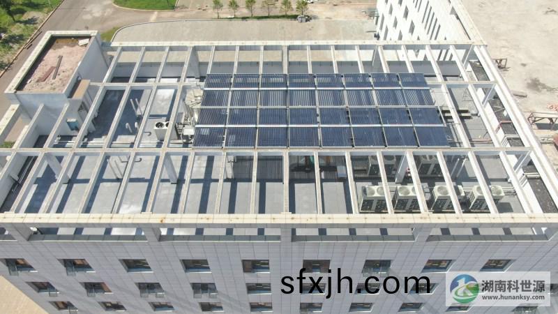 屋顶太阳能热水系统