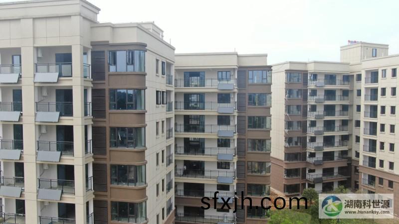 阳台壁挂太阳能热水器