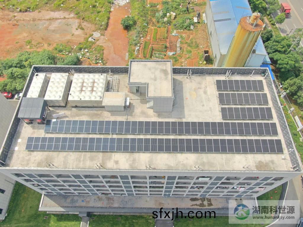 厂房屋顶光伏发电航拍图